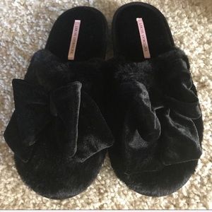 NWOT Victoria’s Secret Plush Fluffy Slippers